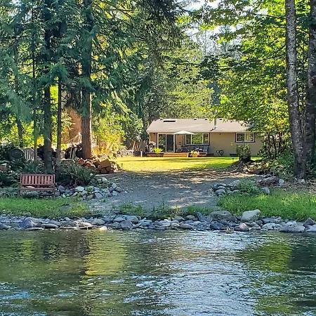 Tony'S Riverside Oasis